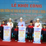 Phó Thủ tướng Thường trực Chính phủ Nguyễn Hòa Bình dự lễ khởi công dự án Trường nội trú liên cấp Tiểu học – THCS Sơn Kim 1