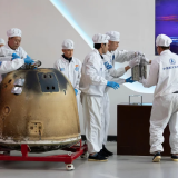 ‏Mảnh thiên thạch hiếm phát hiện trên mặt tối Mặt Trăng‏