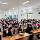 Hà Nội: Hướng dẫn hơn 10.000 thí sinh dự sát hạch cài đặt ứng dụng VNeTraffic