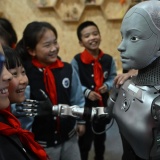 Trí tuệ nhân tạo vật lý: Khi robot học cử chỉ con người