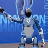 Việt Nam sắp có robot hình người tự sạc, tự đứng dậy