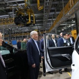 Phó Thủ tướng Thường trực Nguyễn Hòa Bình thăm Công ty VinFast