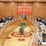 Hoàn thiện thể chế, tháo gỡ ‘điểm nghẽn’ để tạo động lực phát triển đất nước