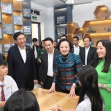 Phó Thủ tướng Phạm Thị Thanh Trà khánh thành Phòng thực hành giáo dục STEM tại Trường THPT Nguyễn Huệ, Lào Cai