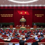 Thông cáo báo chí ngày làm việc thứ nhất Hội nghị Trung ương 15, khoá XIII