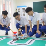 Từ đam mê robot đến giải Nhất sân chơi công nghệ