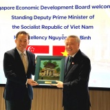 Phó Thủ tướng Nguyễn Hòa Bình làm việc với các cơ quan, doanh nghiệp, nhà đầu tư Singapore để thúc đẩy hợp tác trong lĩnh vực trung tâm tài chính