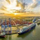 Vượt “sóng” thuế quan, Việt Nam giữ ngôi quán quân tăng trưởng châu Á