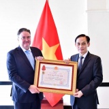Trao Huân chương Hữu nghị cho Đại sứ Hoa Kỳ Marc Knapper
