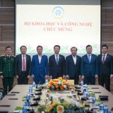 Bộ Khoa học và Công nghệ chúc mừng các đồng chí Ủy viên Trung ương Đảng trưởng thành từ ngành