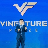 Nhà khoa học quốc tế tiết lộ “hậu trường” đề cử cho giải thưởng triệu đô của tỷ phú Phạm Nhật Vượng