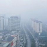 Hà Nội lại chìm trong sương bụi: Ô nhiễm không khí lan rộng trước thềm Tết