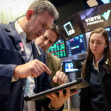 Chứng khoán Mỹ lập kỷ lục nhờ cổ phiếu Big Tech, giá dầu tăng 3%