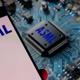 ASML nhận đơn đặt hàng kỷ lục, lạc quan về năm 2026 nhờ làn sóng AI