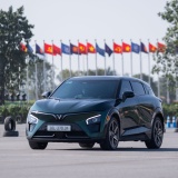 Người dùng Việt chấm điểm VinFast VF 7: Đây là chiếc xe vượt mọi kỳ vọng, từ thiết kế đến trải nghiệm