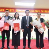 Phường Dương Nội công bố và trao quyết định về công tác cán bộ