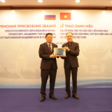 GS.VS. Châu Văn Minh được trao danh hiệu Đại sứ Khoa học và Giáo dục Liên bang Nga