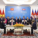 Tổng Bí thư Tô Lâm chứng kiến Lễ ký và trao các văn kiện hợp tác tại Campuchia