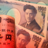 Đồng yên bất ngờ hồi phục sau bầu cử Hạ viện Nhật Bản