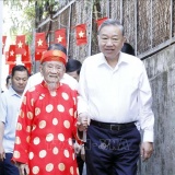 Tổng Bí thư Tô Lâm đến thăm, chúc Tết nhà nghiên cứu Nguyễn Đình Tư