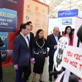 Phó Thủ tướng Bùi Thanh Sơn trải nghiệm Hội chợ Mùa Xuân 2026