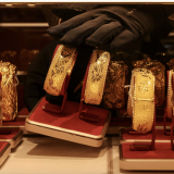 Vàng trượt giá trước thềm hai báo cáo kinh tế Mỹ quan trọng