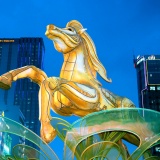 Linh vật ngựa cao 11m kết hợp truyền thuyết Thánh Gióng và công nghệ mapping