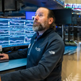 Chứng khoán Mỹ tăng nhờ cổ phiếu công nghệ hồi phục, giá dầu nhảy hơn 4% sau tin Iran