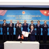 Bộ KH&CN trao Giấy phép cung cấp dịch vụ viễn thông vệ tinh cho Starlink