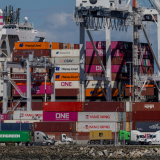 Thuế quan đối ứng bị Tòa án Tối cao Mỹ bác bỏ: Phản ứng của các nước và doanh nghiệp