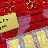 Giá vàng miếng SJC bất động, giá vàng nhẫn 9999 tăng nhẹ