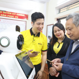 Robot Lễ tân AI xuất hiện tại Trung tâm hành chính xã Quỹ Nhất, Ninh Bình: Dấu mốc mới của chuyển đổi số cơ sở