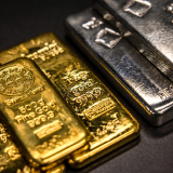 Giá vàng đuối sức vì đồng USD tăng mạnh, SPDR Gold Trust “nằm im”