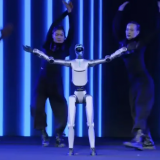 Xem robot hình người đầu tiên của Honor tiến hóa từ nguyên mẫu vụng về thành “vũ công” điêu luyện