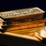 Giá vàng “bốc hơi” hơn 200 USD/oz, SPDR Gold Trust xả hàng