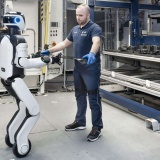 BMW đưa robot hình người vào nhà máy tại Đức