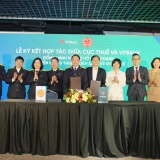 VPBank hợp tác Cục Thuế, hỗ trợ 5,4 triệu hộ kinh doanh chuyển đổi từ thuế khoán sang kê khai