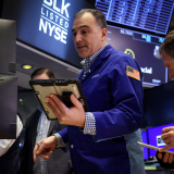 Chứng khoán Mỹ đảo chiều xanh rực, giá dầu trượt về 90 USD/thùng sau phát biểu của Tổng thống Trump