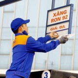 NÓNG: Giá xăng dầu đồng loạt giảm mạnh