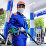 Thủ tướng yêu cầu không để thiếu hụt, đứt gãy nguồn cung xăng dầu