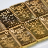 Giá vàng SJC giảm 2 phiên trong khi giá thế giới tăng