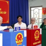 Nguyên Chủ tịch nước Nguyễn Minh Triết đi bầu cử tại Thành phố Hồ Chí Minh