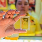 Vàng thế giới rung lắc vì địa chính trị, chuyên gia cảnh báo rủi ro “lướt sóng”