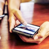 Người Việt dùng smartphone 7,1 giờ mỗi ngày