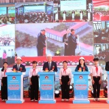 Phó Thủ tướng Thường trực Nguyễn Hòa Bình dự lễ khởi công dự án xây dựng Trường nội trú liên cấp Tiểu học – THCS Hương Xuân