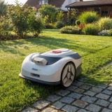 Gặp gỡ RoboUP Raccoon 2 SE, robot cắt cỏ thông minh