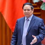 Thủ tướng: Dứt khoát không để thiếu xăng, dầu cho sản xuất, kinh doanh, tiêu dùng