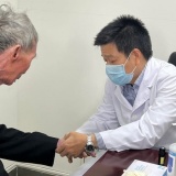 Người cao tuổi cần được chăm sóc toàn diện, không chỉ dừng ở điều trị bệnh