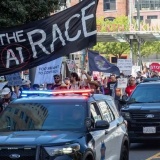 Hàng trăm người biểu tình yêu cầu Anthropic, OpenAI và xAI dừng cuộc đua AI