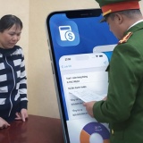 App vay tiền bủa vây, người dân sa bẫy tín dụng đen